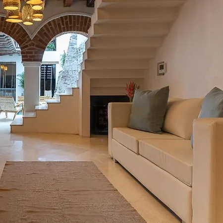 Voila Getsemani Hotel 3*